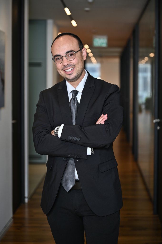 צילומי תדמית לעורך דין במשרד